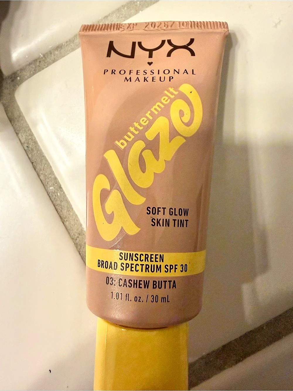 NYX Professional Makeup Buttermelt Glaze Soft Glow Skin Tint Soft Glow Skin Tint